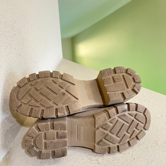 Steve Madden Women’s 8 Howler Chelsea Boot  Sand Suede‎ Lug Sole Chunky - Picture 8 of 12